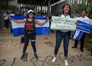 Feministas de El Salvador exigen a su Gobierno romper vínculos diplomáticos con Ortega