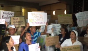 El paro continúa: Enfermeros exigen la renuncia de la directiva del Hospital Clínico Universitario
