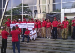 Trabajadores de Abasto Bicentenario en Valencia protestan contra despidos masivos (fotos y video)