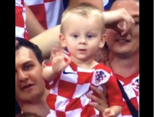 AAWWW… No ganaron la Copa, pero este bebé croata se robó todos los corazones (VIDEO)