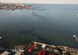 Denuncian derrame de petróleo en el Lago de Maracaibo #30Jul (fotos)