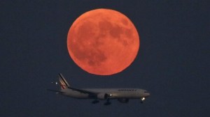 El planeta rojo y la “luna de sangre” se alían en un espectáculo celeste