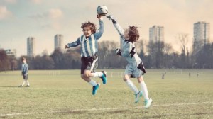 ¡Crack! Los niños que recrearon los 9 momentos más polémicos del fútbol (FOTOS)