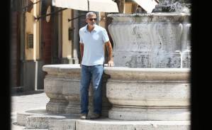 George Clooney vuelve a rodar tras accidente de moto (fotos)