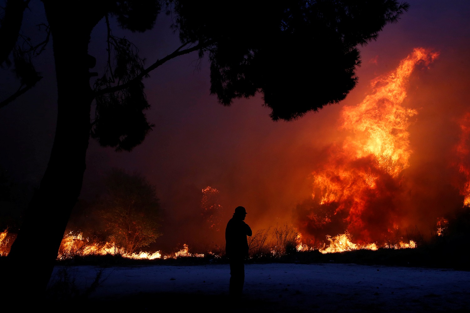 Gobierno griego encontró indicios de actos criminales en trágicos incendios