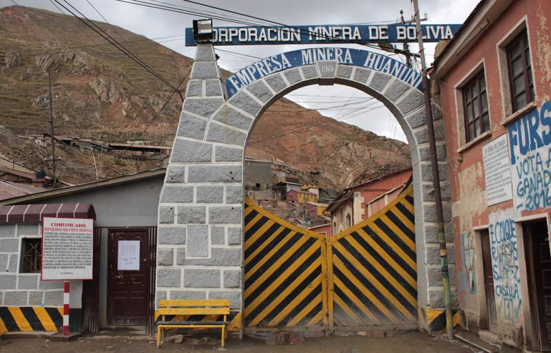 Rescatan a un adolescente que estuvo perdido 9 días en una mina de Bolivia