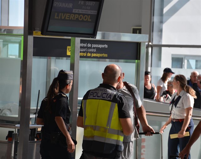 Detienen en aeropuerto Madrid a un venezolano con cuatro kilos de bombones de cocaína