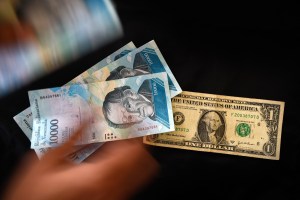 Gobierno bolivariano oficializa la macrodevaluación de 96%
