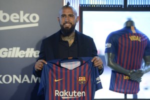 Vidal promete “dejarse la vida en el campo” por el Barça