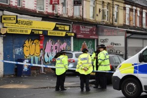 Diez personas resultaron heridas en un tiroteo en Manchester