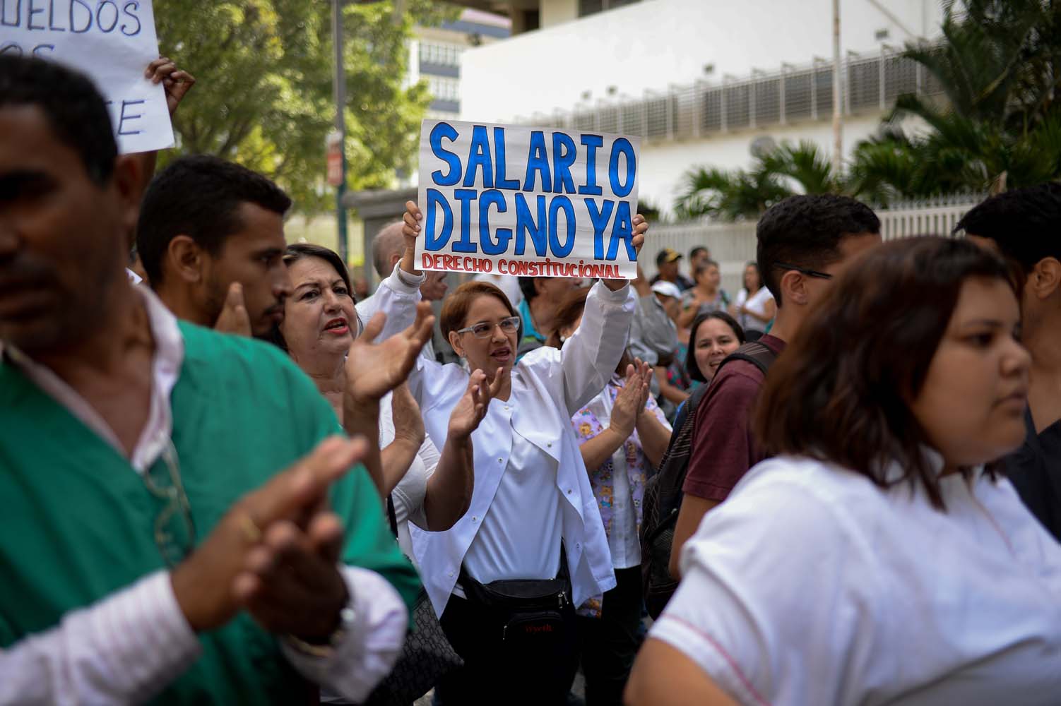 “Todos ganamos lo mismo”: De nada vale la experiencia o los estudios en Venezuela