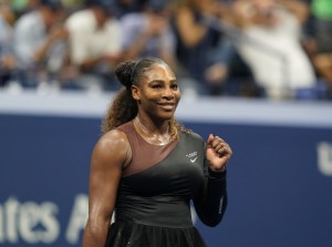 Serena Williams domina a Linette en primera ronda del US Open