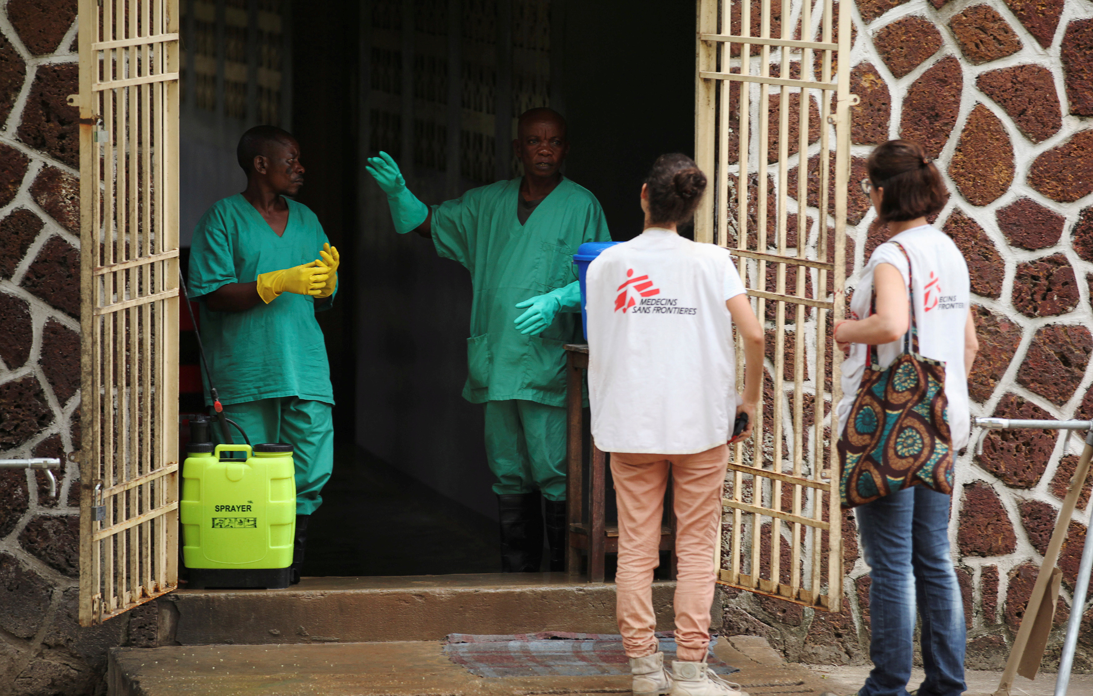 La OMS dice que el nuevo brote de ébola en Congo afecta ya a diez lugares
