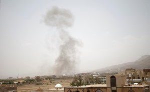 Un muerto y 11 heridos en Arabia Saudí por un misil lanzado desde el Yemen