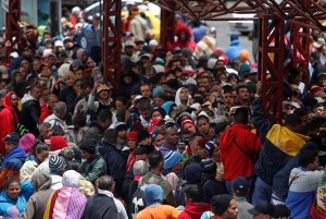 Ecuador estudia crear corredor humanitario para venezolanos que van a Perú