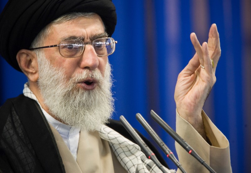 Líder de Irán dice que no habrá guerra ni negociaciones con EEUU