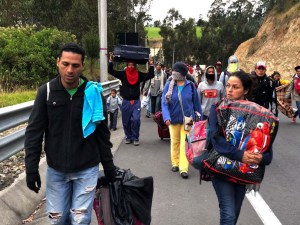 Ecuador analizará la masiva migración venezolana en frontera con Colombia
