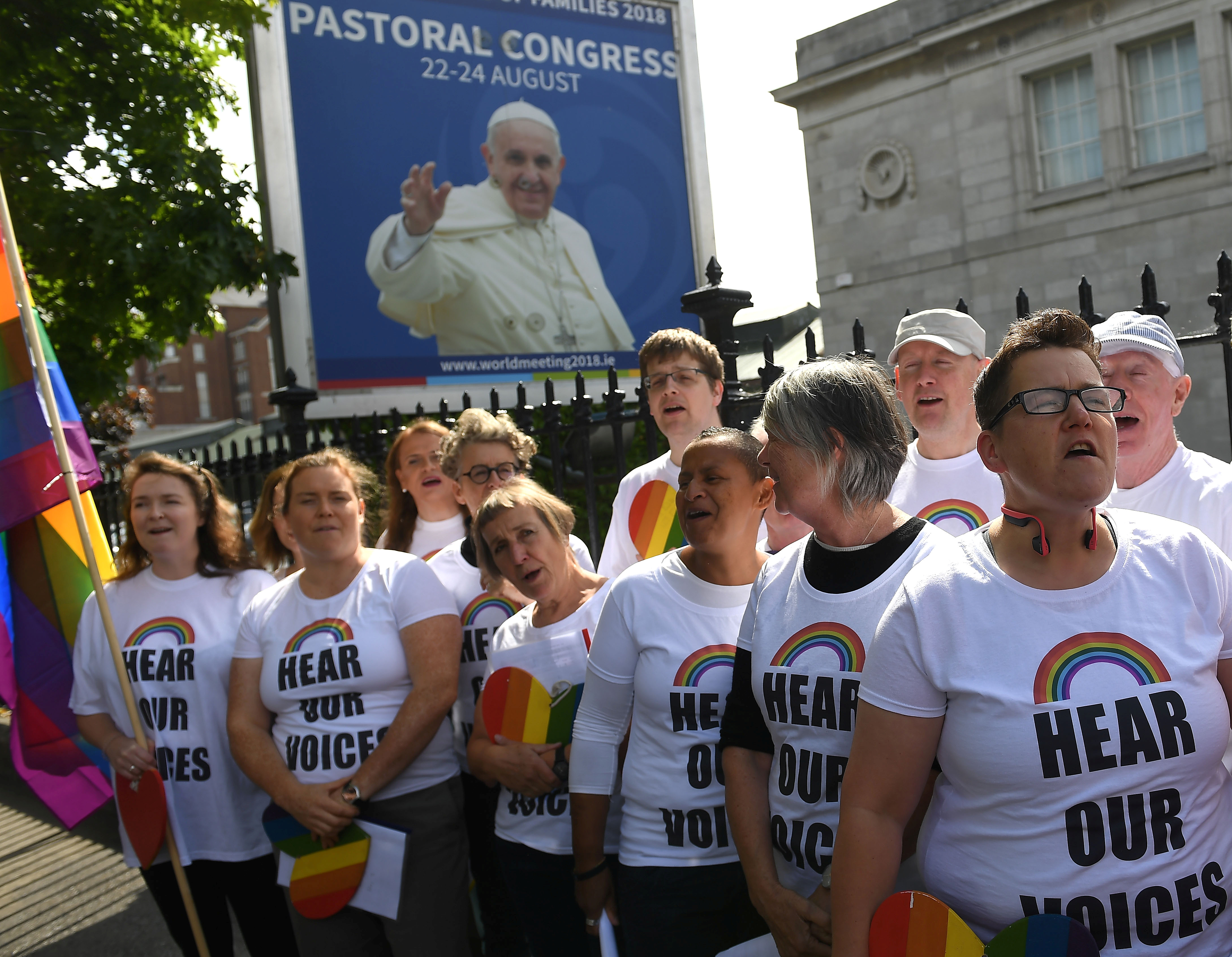 Sacerdote irlandés exhorta a la Iglesia católica a recibir homosexuales