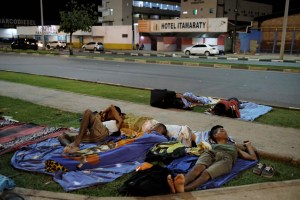 Migrantes venezolanos sobreviven en las calles de Brasil (FOTOS)