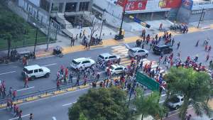 Chavistas “caminaron” 15 kilómetros para llenar dos cuadras en apoyo de Maduro… sin Maduro
