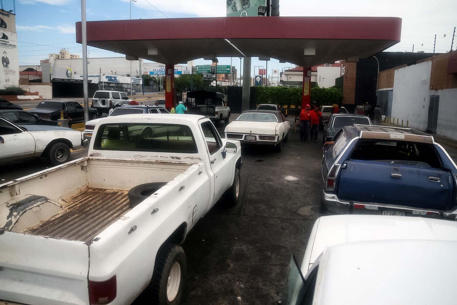 Transportistas de Maracaibo pagan hasta 30 soberanos para llenar el tanque de gasolina