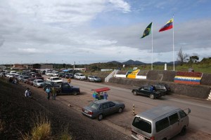 Brasil dejará la frontera abierta para que los propios venezolanos recojan la ayuda humanitaria