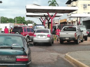 Caos en estaciones de gasolina de San Carlos, estado Cojedes (fotos)