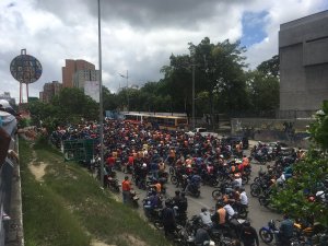 Chavismo convocó a marcha a favor del Madurazo, y sólo fueron los motorizados #21Ago (Fotos y Videos)