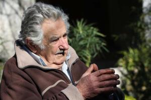“Pepe” Mujica abandona Senado uruguayo para descansar tras su largo viaje