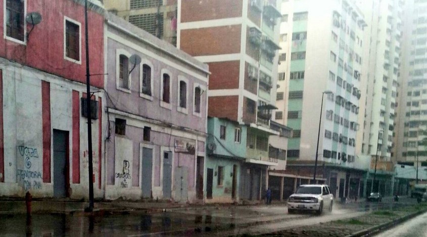 Rotura de tubería matriz inundó la Avenida Sucre de Catia #6Ago