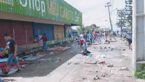 Corren a venezolanos en la frontera con Brasil por la muerte de un comerciante
