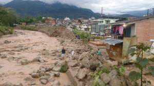 Duque ordena enviar 10.000 galones de agua potable a damnificados por lluvias en Mocoa