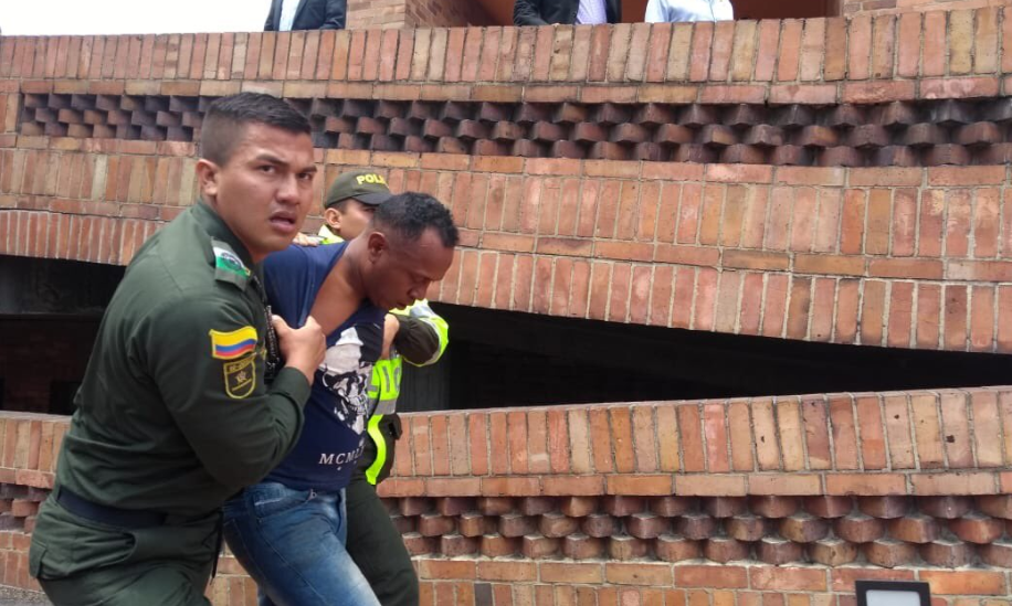 Asesinan a un funcionario dentro de una Gobernación colombiana (Video y Fotos)