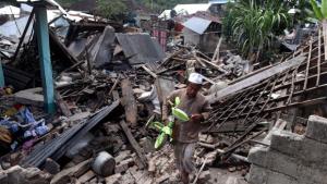 Al menos dos muertos tras el último terremoto de 6,9 en Indonesia