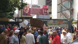 Jubilados de Pdvsa protestan en La Campiña para exigir ajuste de salarios #1Ago