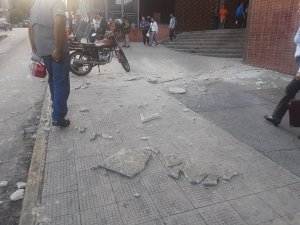Leves daños materiales en edificio del centro de Caracas por sismo #21Ago