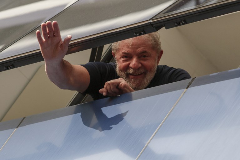 Lula pasa su primer cumpleaños en la cárcel y pide como regalo votos por PT