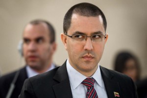 Arreaza insiste que desde Estados Unidos planean dar un golpe a la democracia venezolana