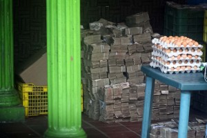 El billete de 500 bolívares solo alcanza para comprar 15 huevos