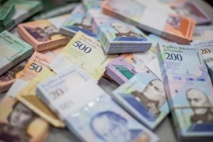 Extranjeros le sacan provecho a la hiperinflación y ganan dinero en Venezuela