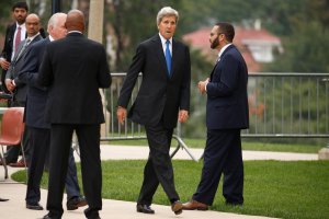 Trump ataca al exsecretario de Estado Kerry por reunirse con el ministro de Relaciones Exteriores de Irán