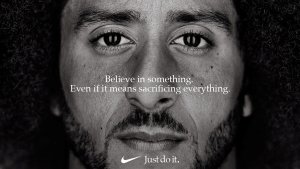 Publicidad con jugador de fútbol americano Kaepernick desata campaña de boicot contra Nike