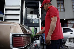 En junio dolarizarán el precio de la gasolina, según el Sindicato de Trabajadores de Estaciones de Servicio