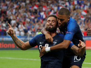 Mbappé y Giroud lideran victoria de Francia sobre Holanda en la Liga de Naciones