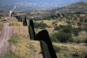 Trump amenaza nuevamente con cerrar la frontera con México