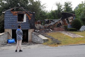 El día después: Lo que quedó de las casas tras decenas de explosiones de gas en Boston (Fotos)