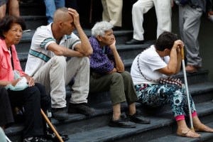Acceder a pólizas de seguro, misión imposible para los ancianos en Venezuela