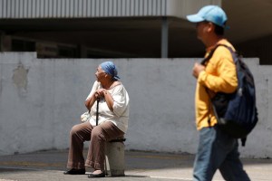 Los adultos mayores de Venezuela están sedientos de ayuda humanitaria