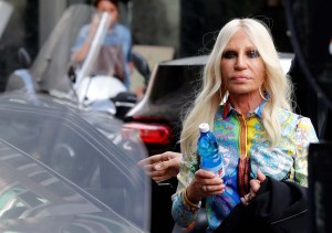Donatella Versace tras la venta a Michael Kors: Gianni estaría contento