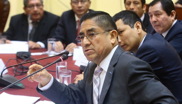 Aprueban destituir al juez supremo y exconsejeros del Congreso de Perú
